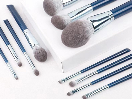 The Ultimate Guide to Makeup Brush : How to Choose The Right Makeup Brushes